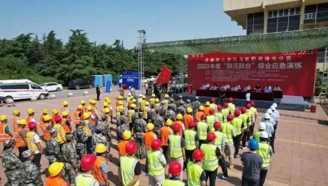 搶筑堤壩，涉水搶險！濟南重點雨污管網改造項目開展防汛演練