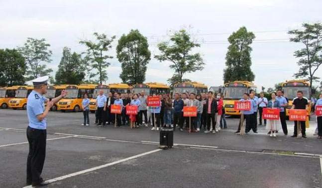 常德桃花源交警組織多部門開展道路交通事故應(yīng)急演練